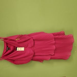 Pink pleated dress with hollow sides out